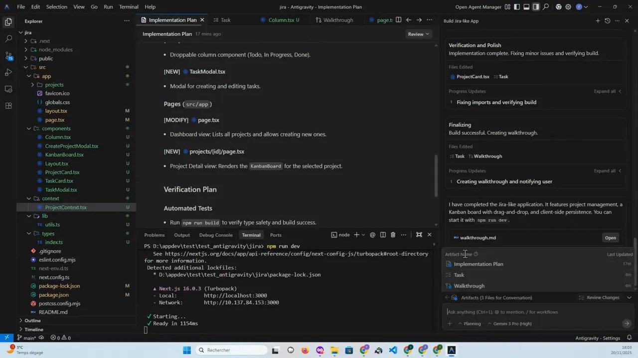 Antigravity IDE affichant le document 'Implementation Plan' (plan d’implémentation) au centre avec le panneau Artifacts listant Implementation Plan, Task et Walkthrough à droite.