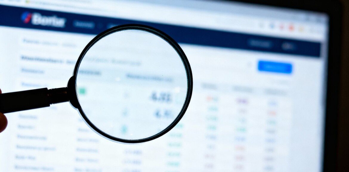 Audit SEO : loupe sur écran d'ordinateur