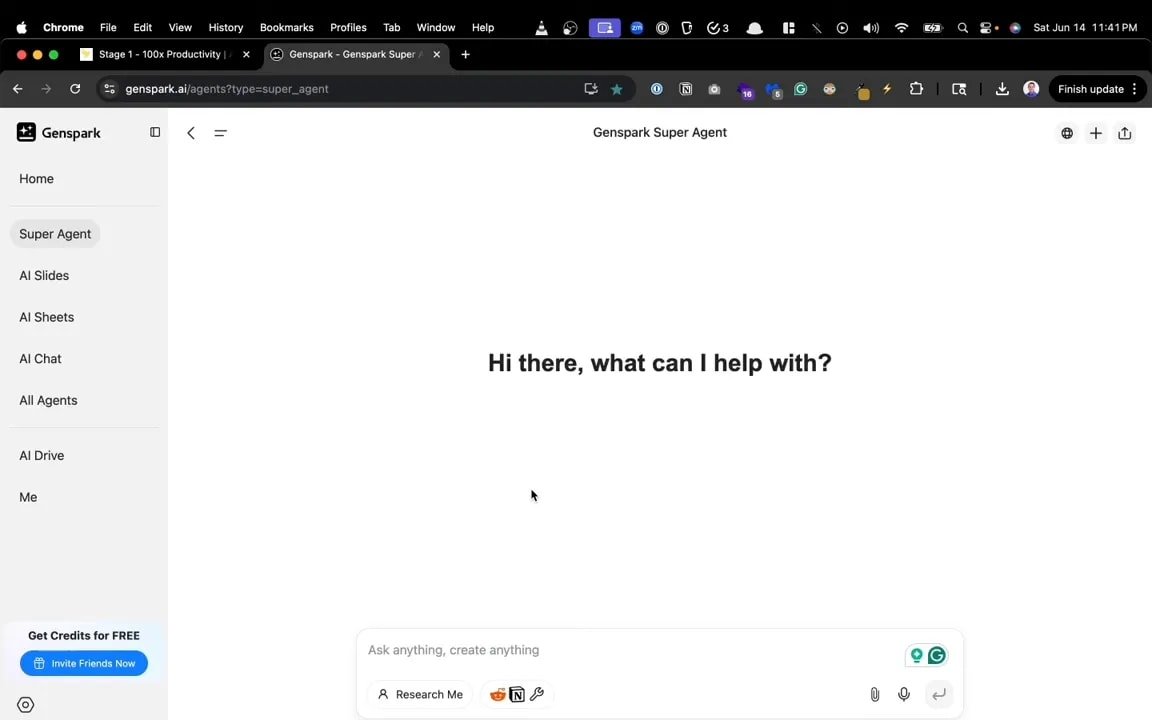 Interface Genspark Super Agent affichant le message central 'Hi there, what can I help with?' avec le menu latéral visible