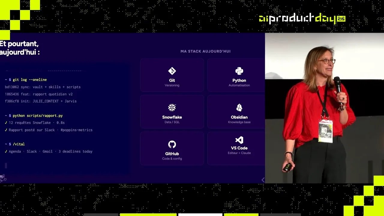 Intervenante sur scène avec une slide montrant le stack “ma stack aujourd’hui” et des commandes terminal